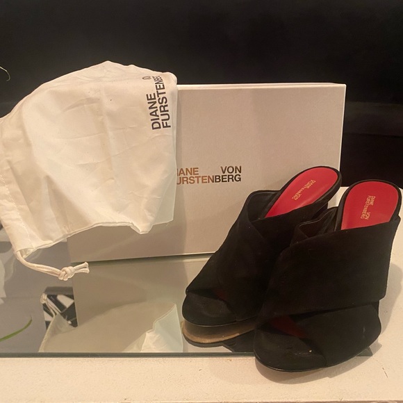 Diane Von Furstenberg black suede heels - Picture 6 of 6